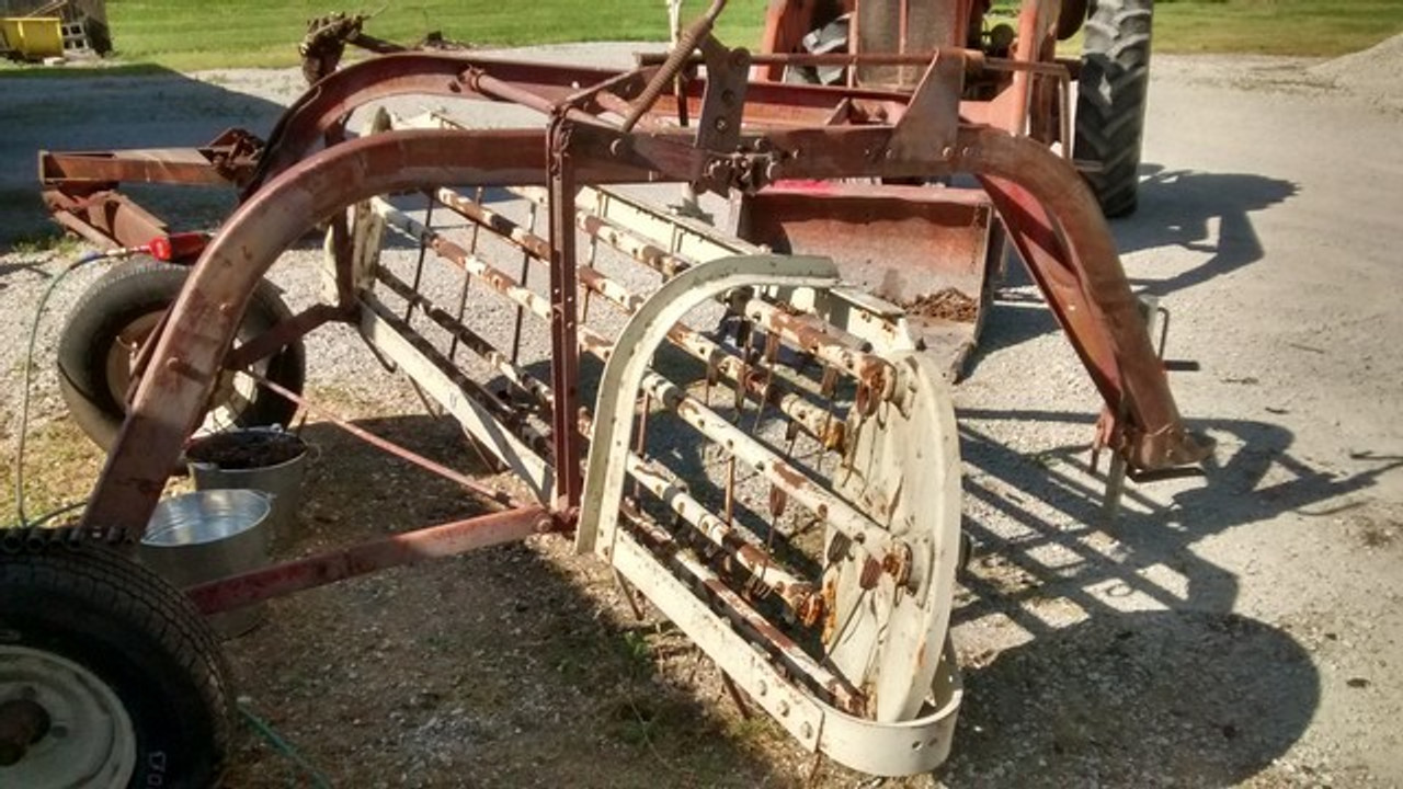 IH international caseih hay rake model 16 side delivery harvestor