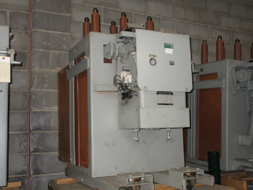 AM-13.8-500H-4 GE Magne-Blast 1200A 15KV Air Circuit Breaker AM-13.8-500H-4 GE Magne-Blast 1200A 15KV Air Circuit Breaker