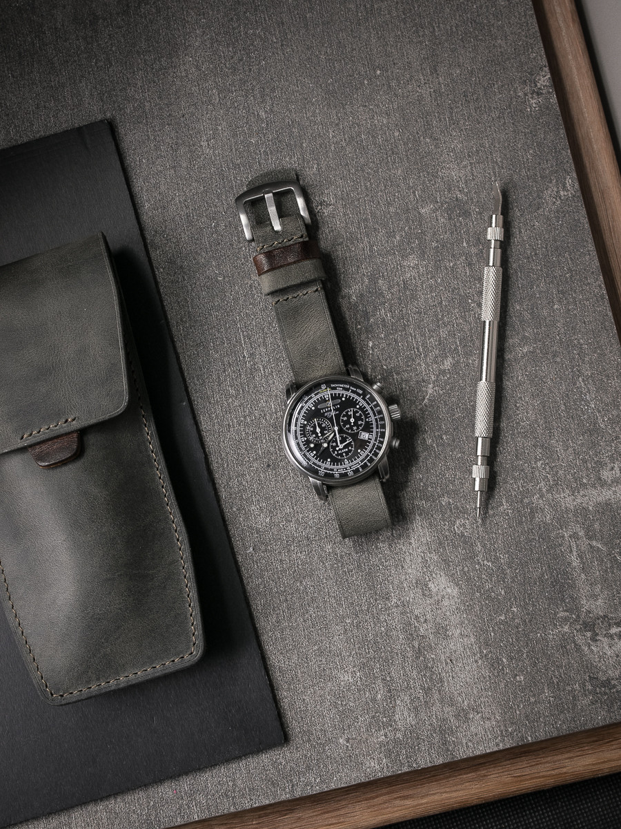 "Benjamin" Vintage Pale Grey Green Leather NATO Strap