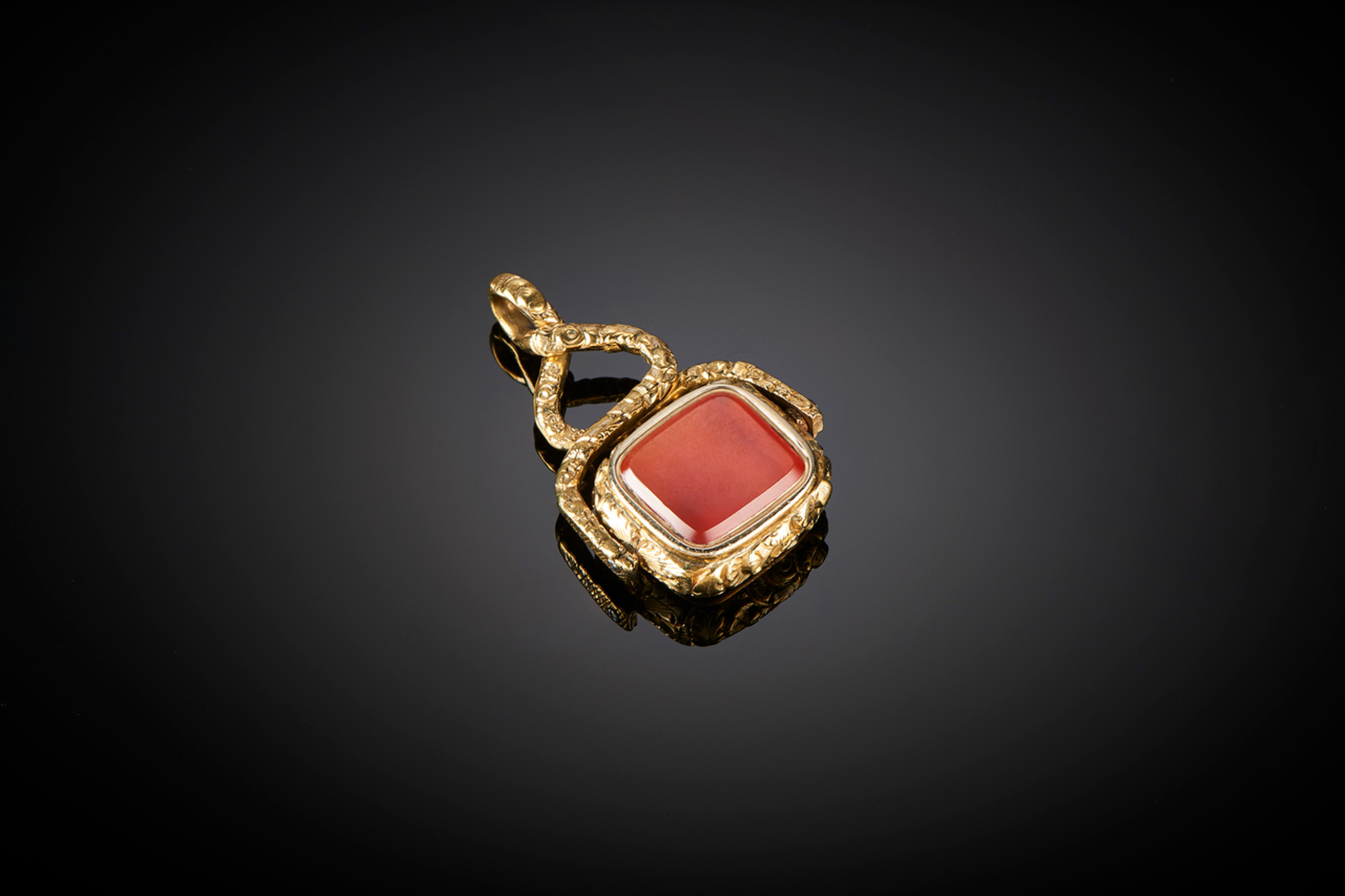 Fine Victorian Gold Cased Swivel - Front Image