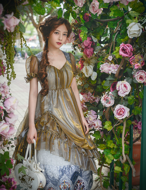 Model Show (Light Grey + Golden Silver Illusion Tulle Version) Model Show (Light Grey + Golden Silver Illusion Tulle Version)