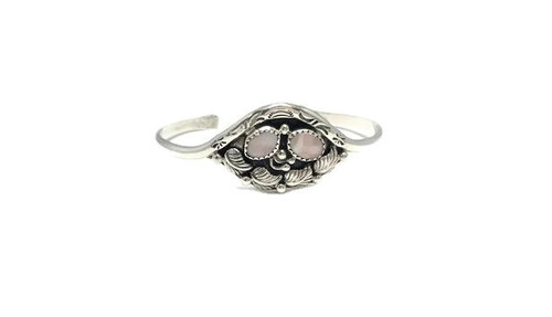 Pink Mussel Shell Multiple Leaf Cuff
.925 Sterling Silver
Navajo Tribe Native American Jewelry
Handcrafted
