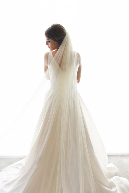Erica Koesler Wedding Veil 898-80 - Cut Edge English net tulle - 80" Inches Erica Koesler Wedding Veil 898-80 - Cut Edge English net tulle - 80" Inches