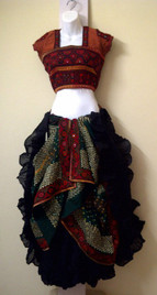 Eye-catching Dupatta Choli & Banjara Veil with a Solid Colored 25 yd Skirt Eye-catching Dupatta Choli & Banjara Veil with a Solid Colored 25 yd Skirt