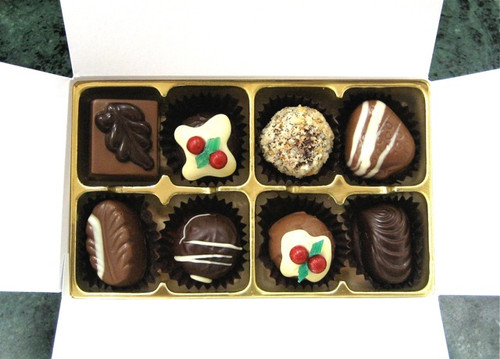 White Gift Box - 8 chocolates with Xmas Truffle Dark $17.50 White Gift Box - 8 chocolates with Xmas Truffle Dark $17.50