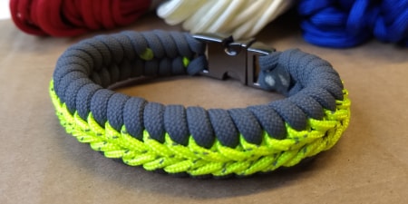 Paracord Bracelet, Paracord Survival Bracelet with Parachute Cord, Camping  Gear Survival Gear Emergency Kit, Scraper Accessories, for Man Women,  Camping, Fishing and Hunting : Amazon.co.uk: Sports & Outdoors