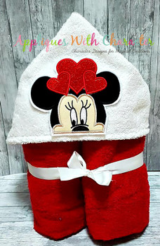 Miss Mouse with Hearts Peeker Applique Design Miss Mouse with Hearts Peeker Applique Design
