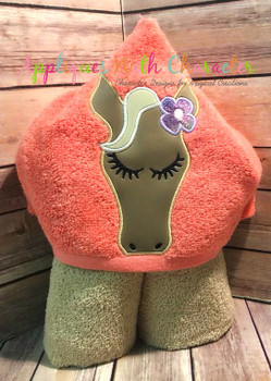 Horse with Flower Peeker Applique Design Horse with Flower Peeker Applique Design