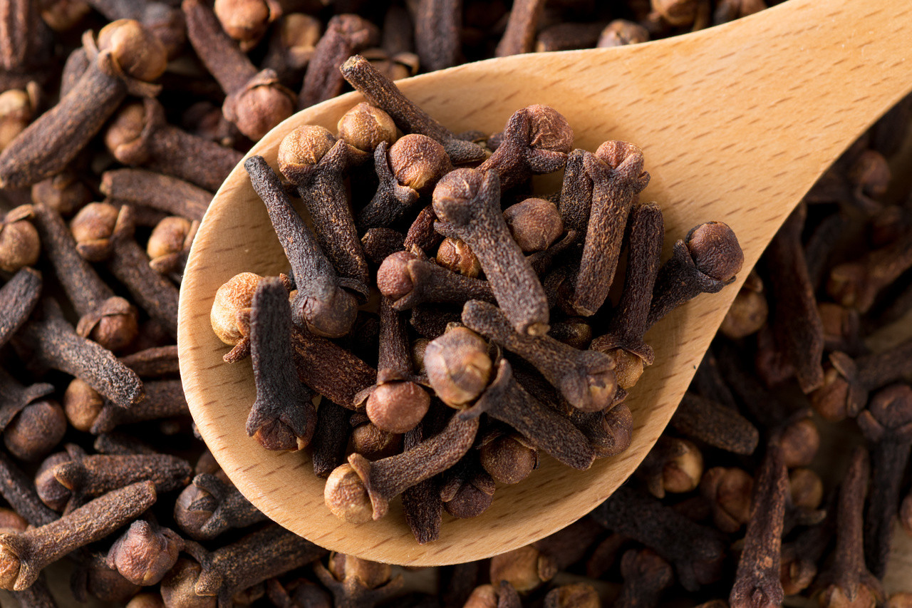 How Many Tablespoons Is a Clove of Garlic: A Comprehensive Guide