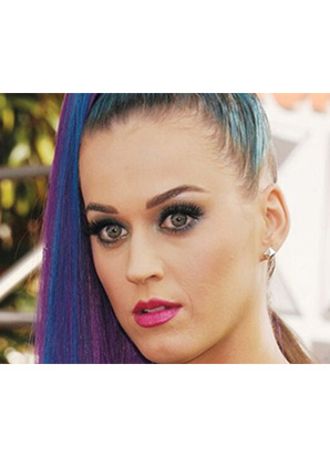 Katy Perry wearing the Lisa Freede Small Solid Pyramid Stud Earrings