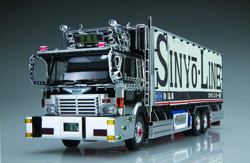 Aoshima 12765 Japanese Decoration Truck "Shinyo Line Karei Maru" 1/32 scale kit