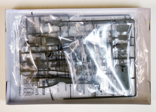 Doyusha 401163 UH-1B Huey JGSDF 1/72 Scale Plasti Kit