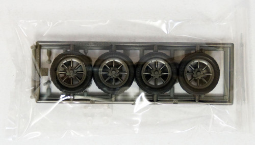 Fujimi TW22 RS Watanabe Wheel & Tire Set 17 inch 1/24 Scale Kit