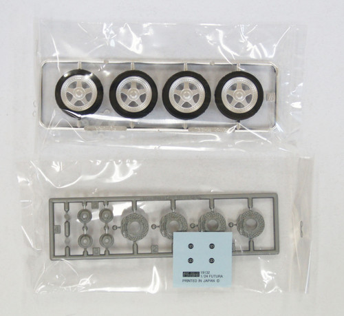 Fujimi TW42 O.Z.Racing Futura Wheel & Tire Set 18 inch 1/24 Scale Kit
