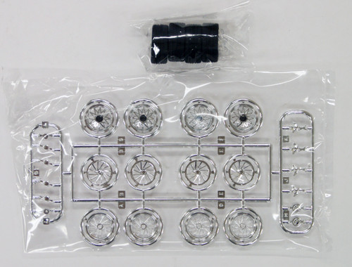 Fujimi TW53 Wire Wheel Silver Type Wheel & Tire Set 17 inch 1/24 Scale Kit