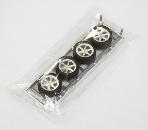 Fujimi TW54 Zeit Wheel & Tire Set 18 inch 1/24 Scale Kit