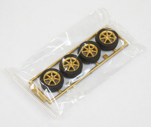 Fujimi TW67 Yokohama Model 7 Wheel & Tire Set 17 inch 1/24 Scale Kit
