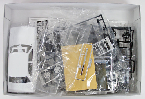 Aoshima 53454 The Model Car 44 Toyota E70 Corolla Sedan GT/DX 1979 1/24 scale kit