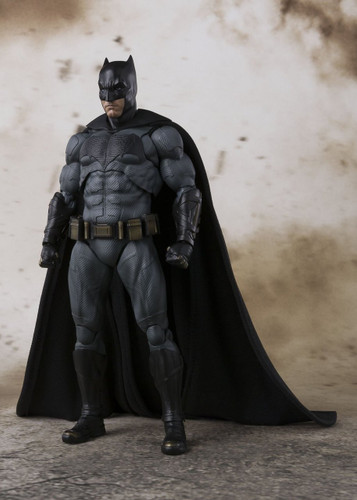 Bandai 197829 S.H. Figuarts Batman (Justice League) Action Figure