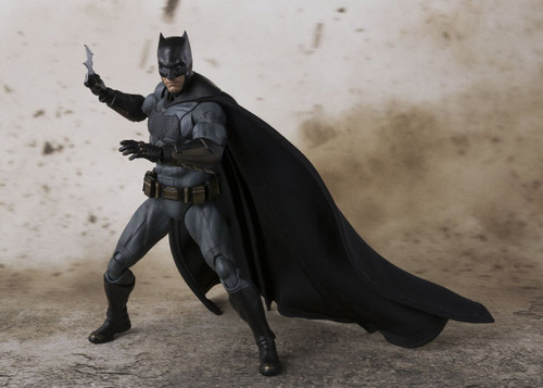 Bandai 197829 S.H. Figuarts Batman (Justice League) Action Figure