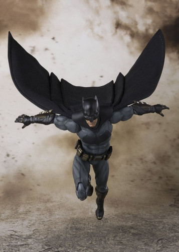 Bandai 197829 S.H. Figuarts Batman (Justice League) Action Figure