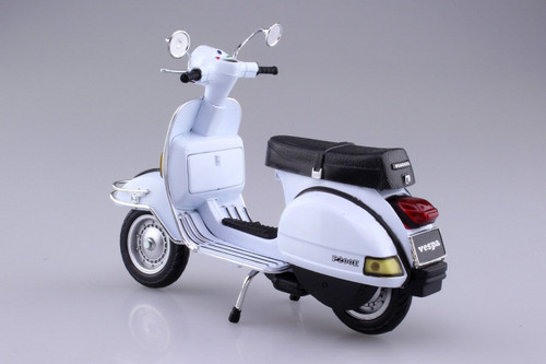 Aoshima Skynet 03395 Vespa P200E (1978/White) 1/12 scale Finished Model