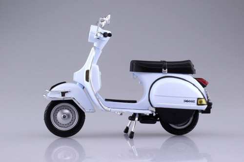 Aoshima Skynet 03395 Vespa P200E (1978/White) 1/12 scale Finished Model