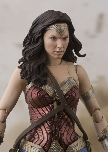 Bandai 197812 S.H. Figuarts Wonder Woman (Justice League) Action Figure