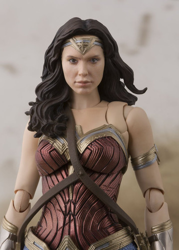 Bandai 197812 S.H. Figuarts Wonder Woman (Justice League) Action Figure