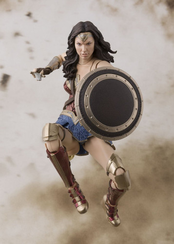 Bandai 197812 S.H. Figuarts Wonder Woman (Justice League) Action Figure
