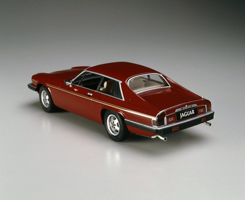 Hasegawa 20321 Jaguar XJ-S V12 1/24 scale kit