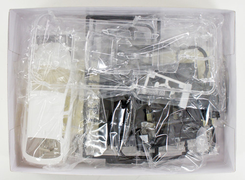 Aoshima 54161 Toyota Prius (Super White II) 1/32 scale pre-painted model kit