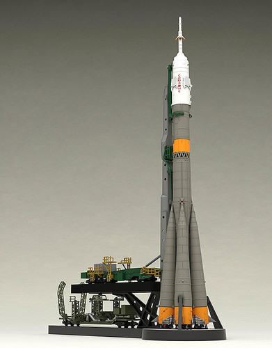 Good Smile Soyuz Rocket & Transport Train 1/150 Scale Plastic Model Kit