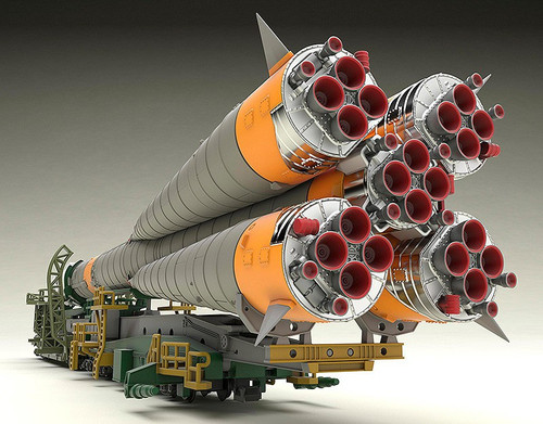 Good Smile Soyuz Rocket & Transport Train 1/150 Scale Plastic Model Kit