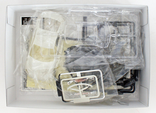 Aoshima 54185 Toyota 86 Crystal White Pearl 1/32 pre-painted kit