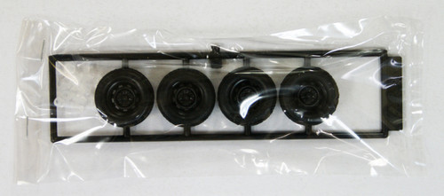 Fujimi TW06 KPGC10 GT-R Steel Wheel & Tire Set 14 inch 1/24 Scale Kit