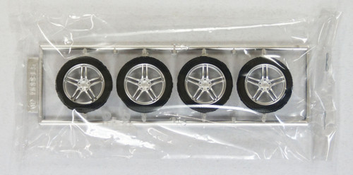 Fujimi TW09 AVS Model 5 Wheel & Tire Set 18 inch 1/24 Kit