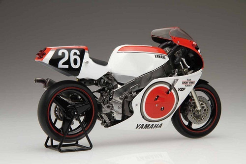 Fujimi Bike-06 Yamaha YZF750 1987 Team Lucky Strike Roberts 1/12 Scale Kit