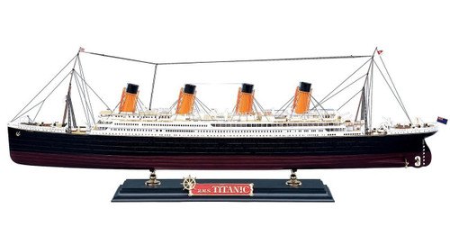 Doyusha 300152 R.M.S. Titanic 1/400 Scale Plastic Kit