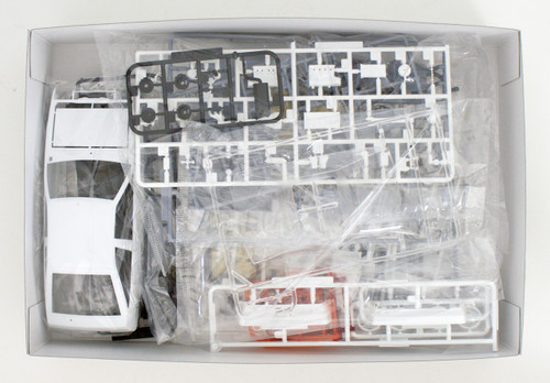 Aoshima 55946 The Model Car 86 Toyota AE86 Sprinter Trueno GT-APEX 1984 1/24 scale kit