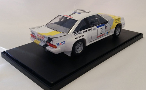 Aoshima (BELKitS) 105498 Opel Manta 400 GR.B Guy Frequelin Tour de Corse 1984 1/24 Scale kit