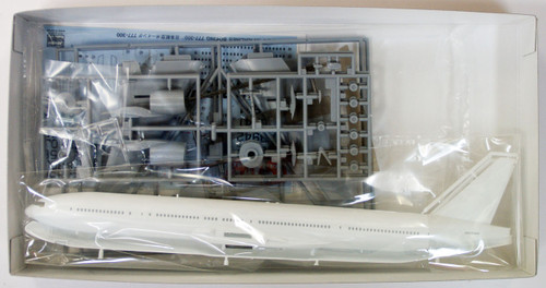 Hasegawa 15 JAL Japan Airlines Boeing 777-300 (New Marking) 1/200 Scale Kit