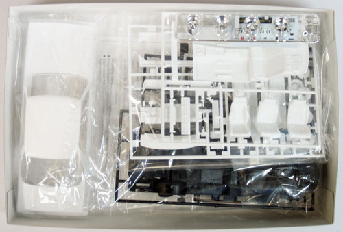 Aoshima 41024 Nissan Y30 Cedric V30 Turbo Brougham VIP 1/24 Scale Kit
