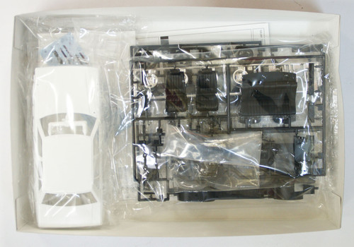 Aoshima 08744 TE71 Toyota Corolla 1600GT Sedan Early Version 1/24 Scale Kit
