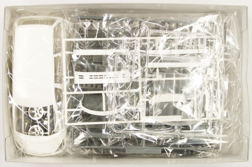 Fujimi ID-71 Toyota Estima Fabulous Half Type 1/24 Scale Kit 039060