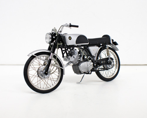 Ebbro 10004 Honda CR110 Street 1962 1/10 Scale