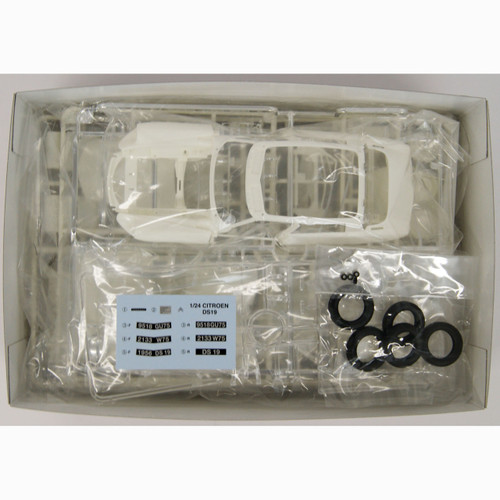 Ebbro 25005 Citroen DS19 1/24 Scale plastic model Kit