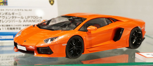 Aoshima 11386 Lamborghini Aventador LP700-4 (Orange Pearl) 1/24 Scale Kit (Pre-painted Model)