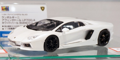 Aoshima 11393 Lamborghini Aventador LP700-4 (White Pearl) 1/24 Scale Kit (Pre-painted Model)