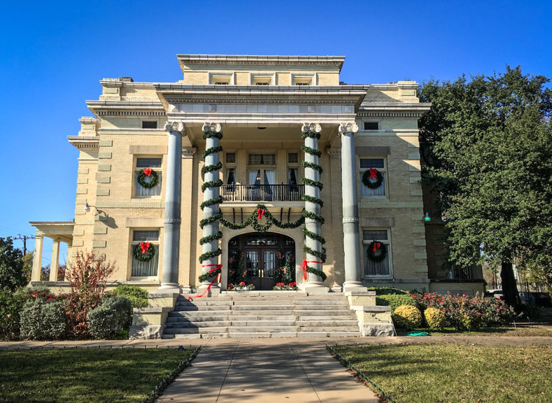 Holiday Home Tour at Alexander Mansion